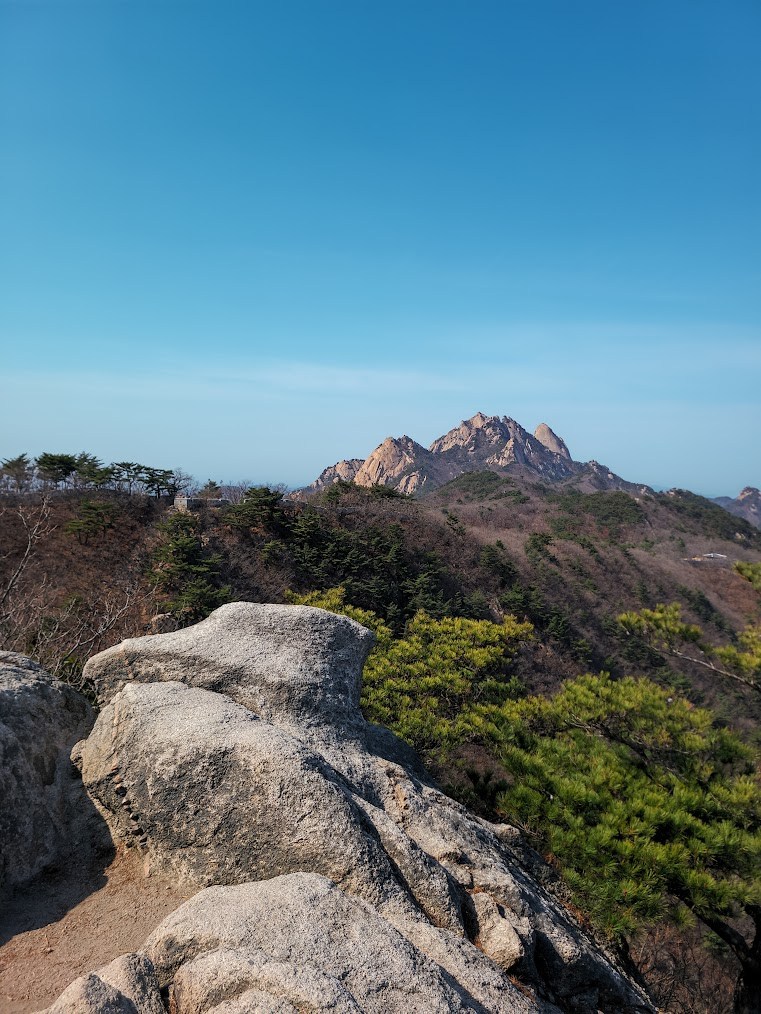 북한산 칼바위 능선의 날카로운 바위들6.jpg
