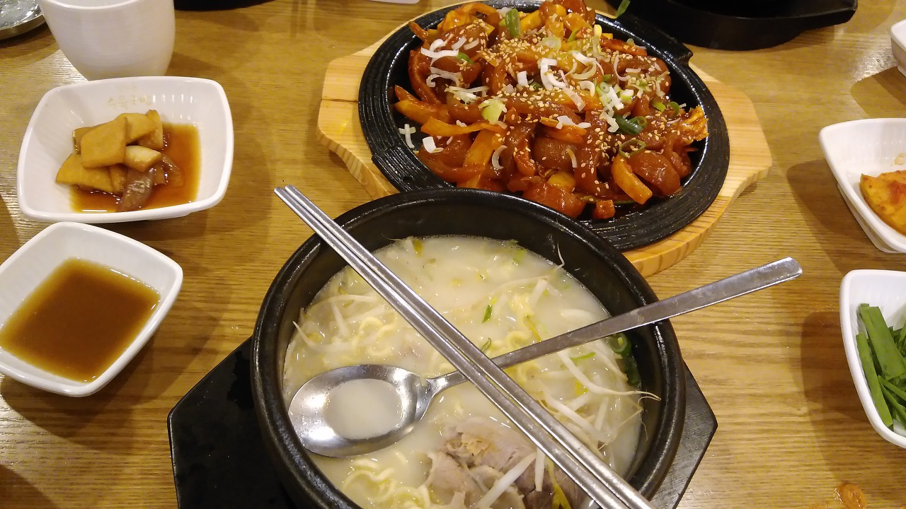 20180203 담미온 나가사끼수육국밥 불껍데기.jpg