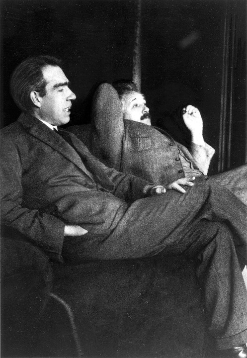 albert-einstein-and-niels-bohr-1163429_960_720.jpg