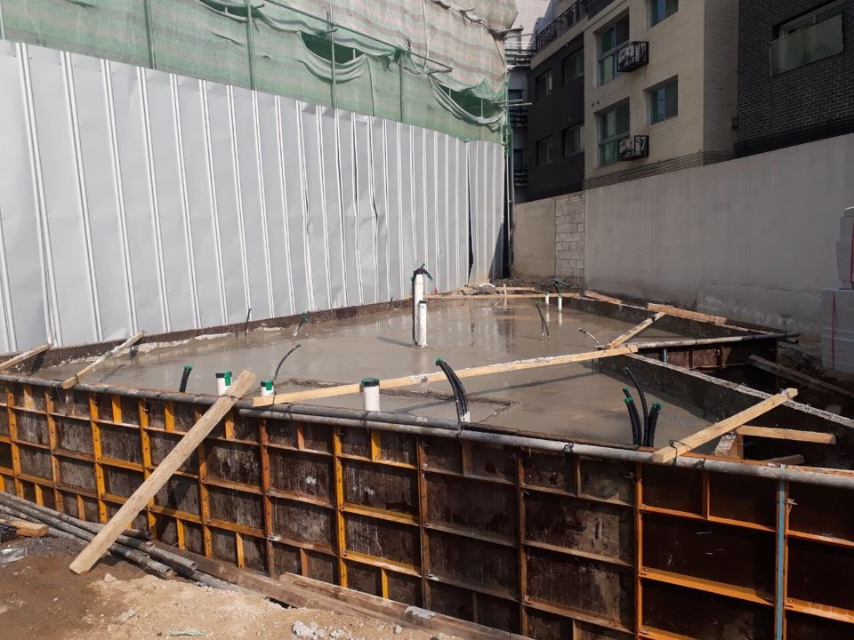 서울단독주택_기초콘크리트타설 및 엘앙카 설치_05.jpg