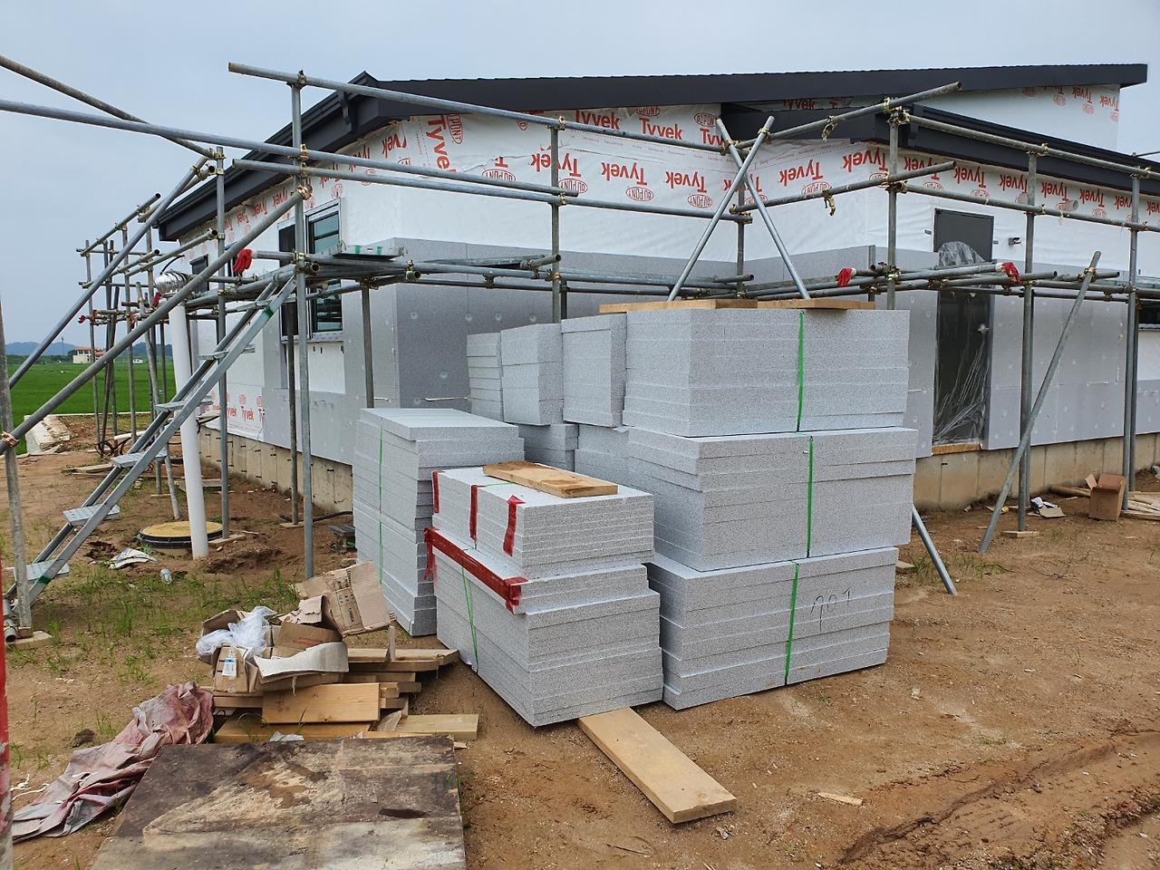 단층 전원주택 시공_스타코 보드 작업_2.jpg