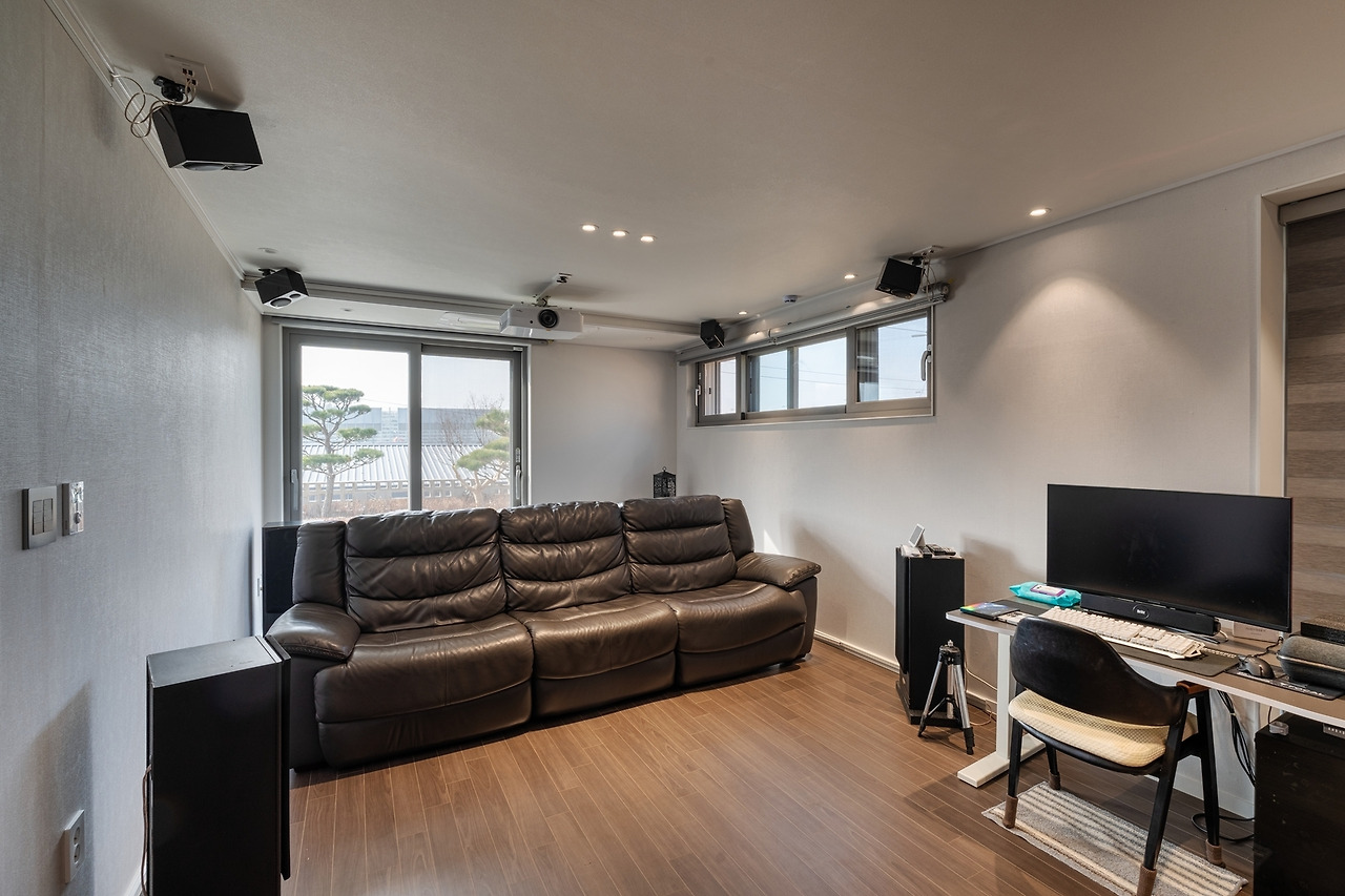 한글브런치_특별한공간_233 2번 (1).jpg