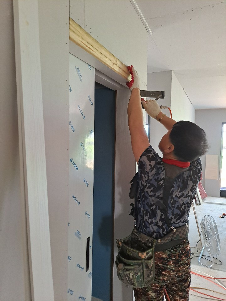 단층 전원주택 시공_내장 목공사_1.jpg