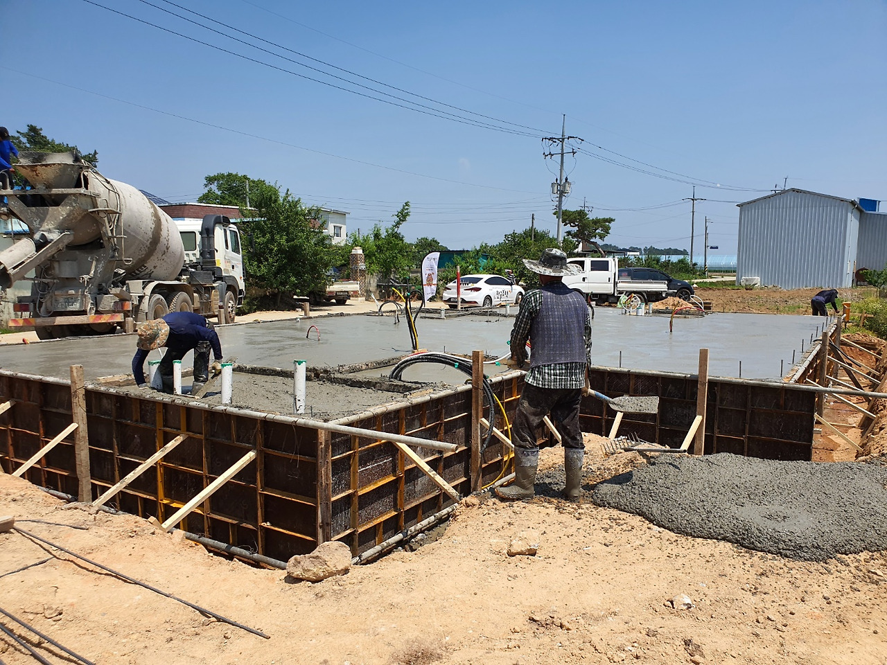 단층 전원주택_기초 매트 콘크리트 타설_2.jpg