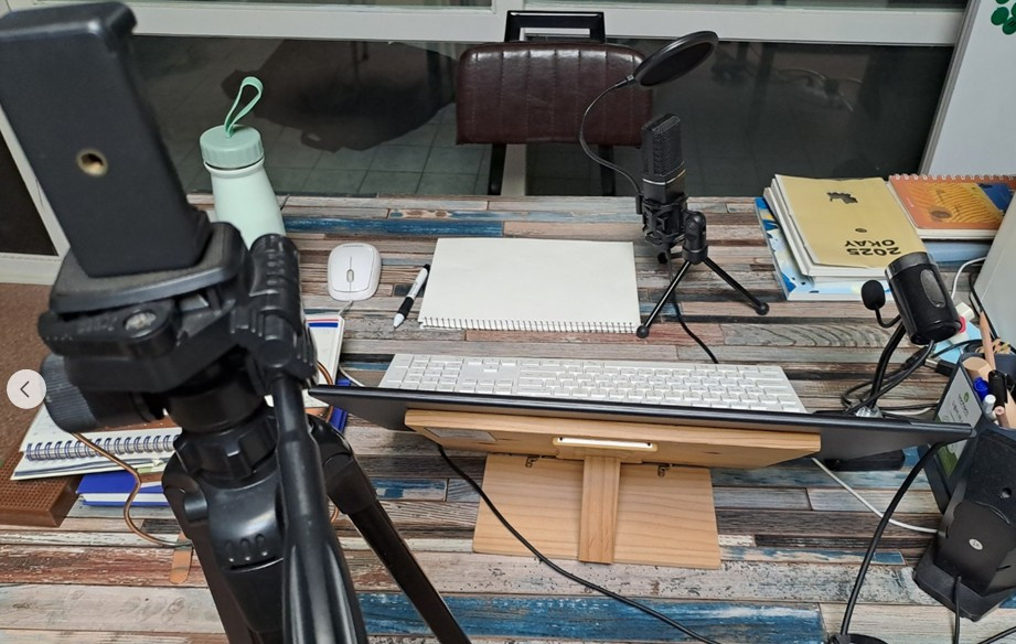 유튜브 촬영 식탁.jpg