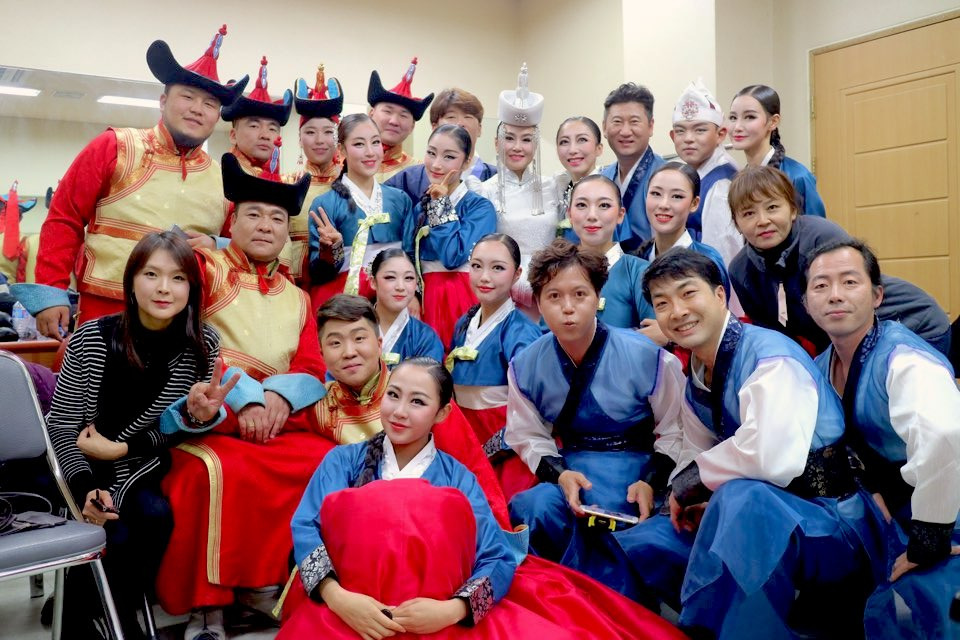 몽골국립무용단과 함께.jpg