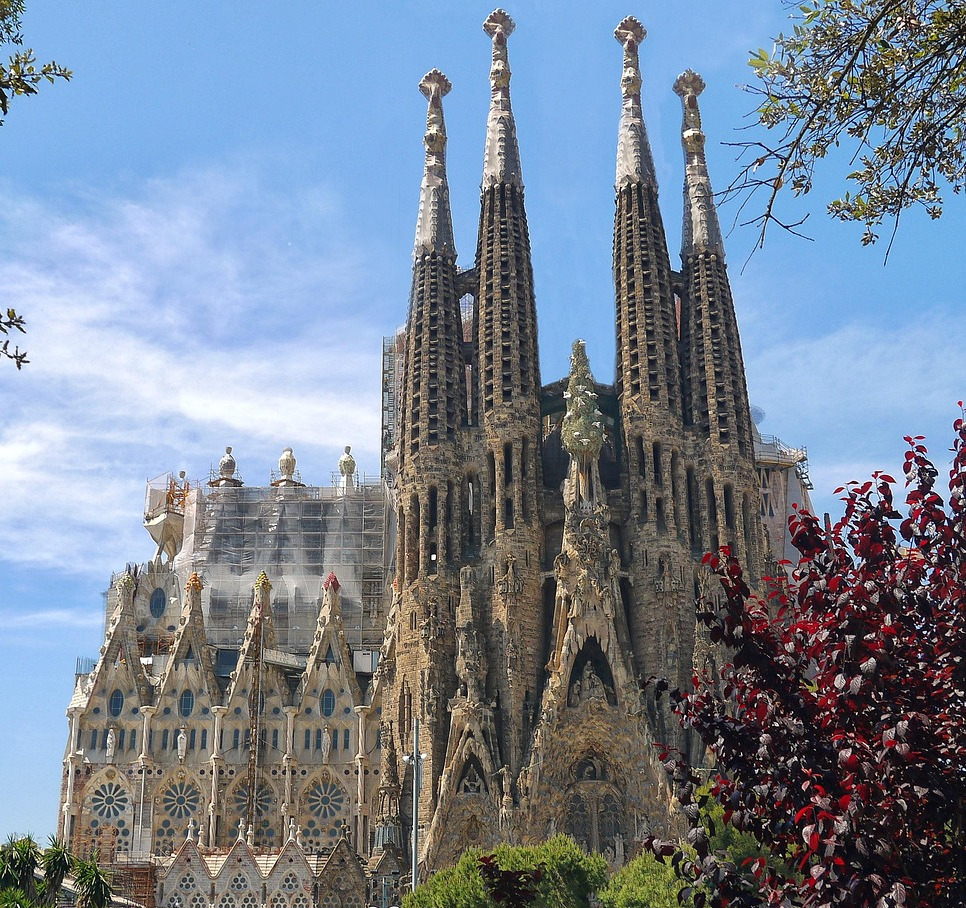 sagrada-familia-552084_1280.jpg