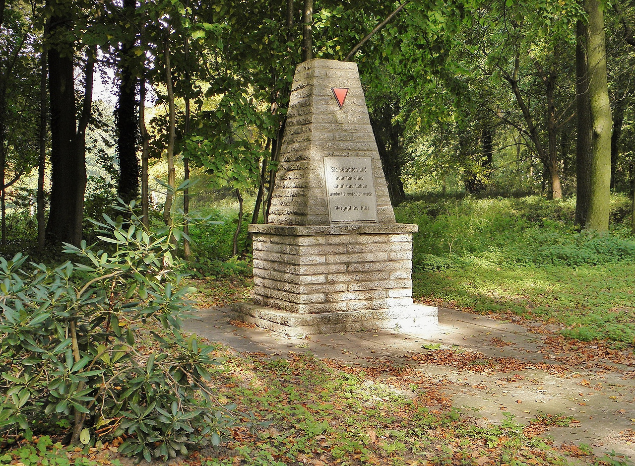 monument-g7b94fa14b_1920.jpg