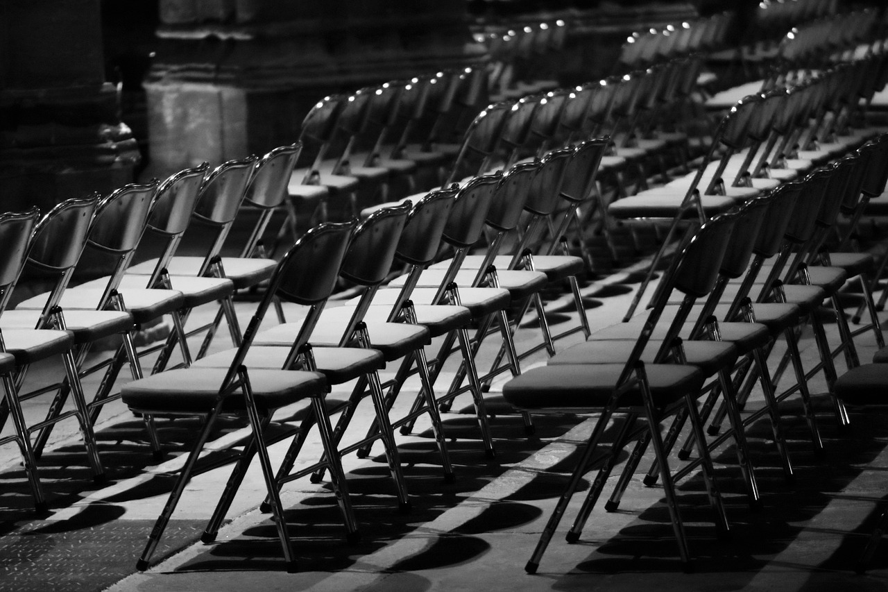 chairs-4665440_1280.jpg