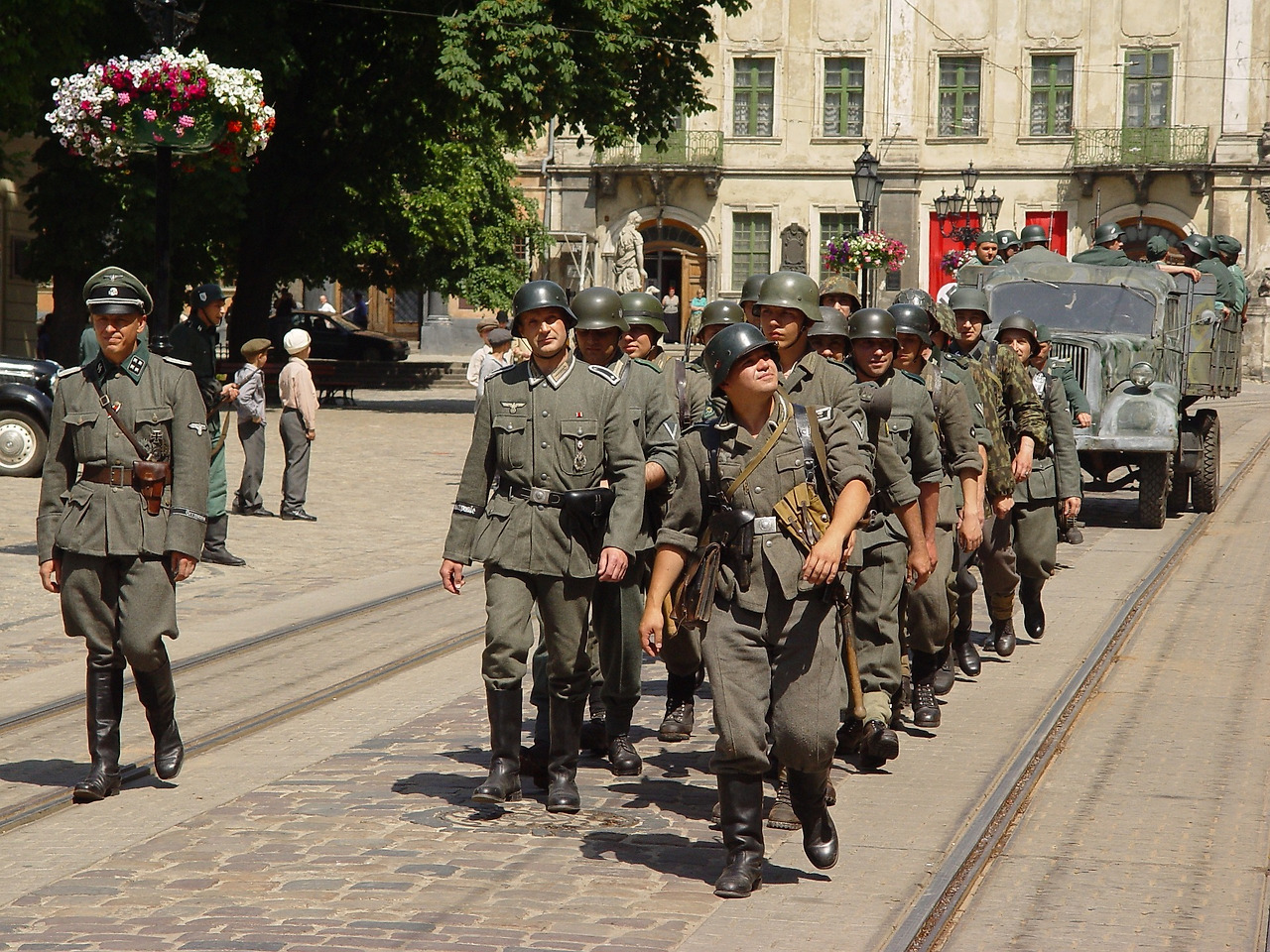 soldiers-g04d233559_1920.jpg