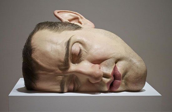 hyper-realistic-sculpture-ron-mueck-1.jpg