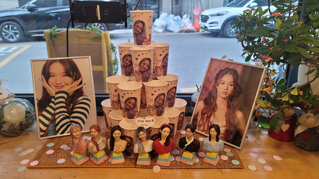 오마이걸_오마이걸 미라클_오마이걸 생일카페_오마이걸 김미미 생일카페_오마이걸 김미현 생일카페_아이돌 생일카페투어 (23).jpg