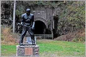 존 헨리 동상.jpg