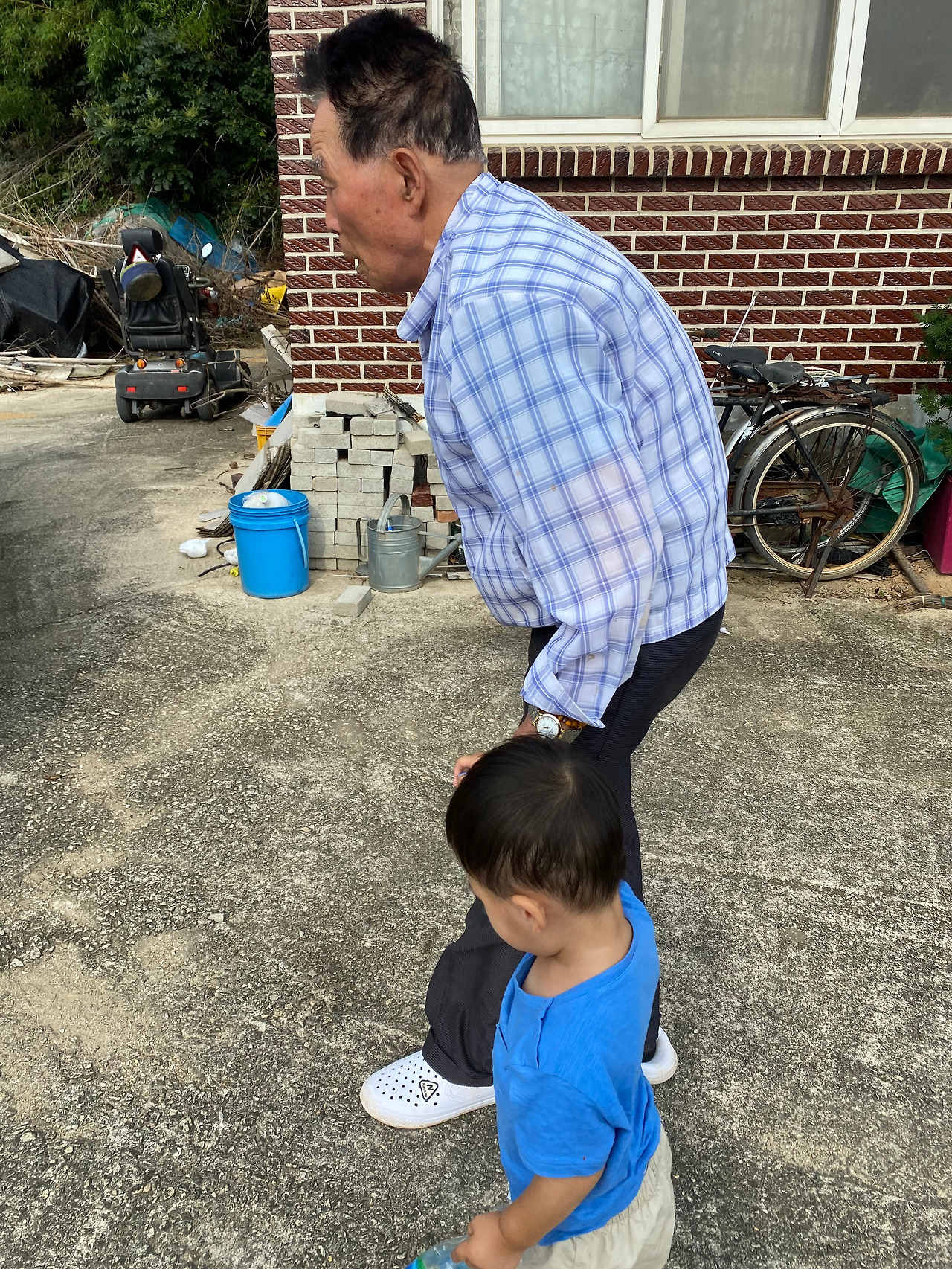 8. 할머니할아버지.jpg