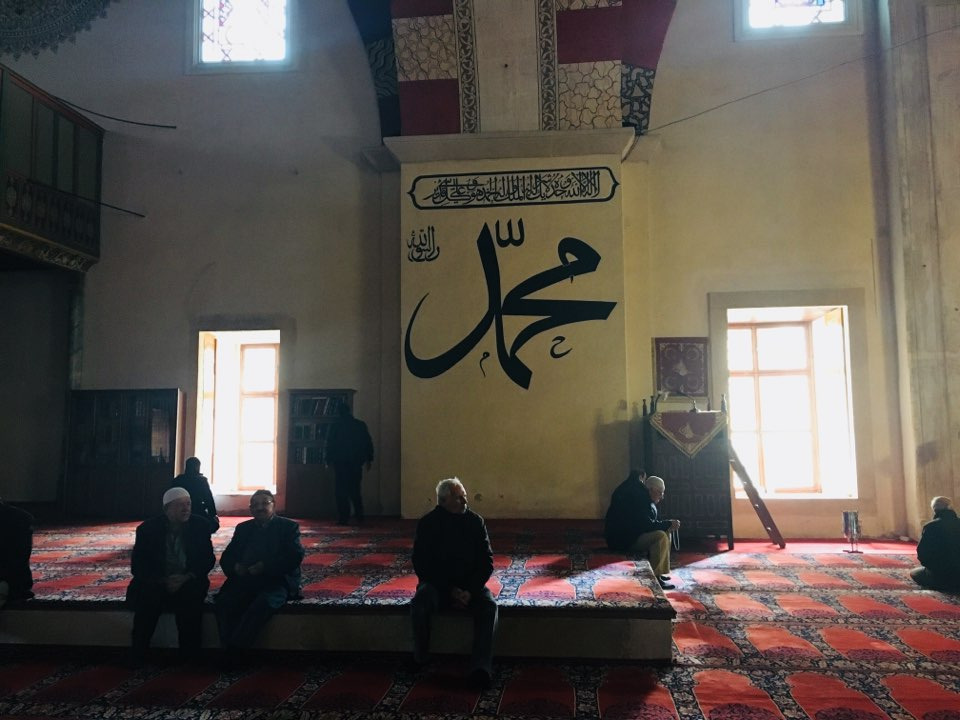 에스키 자미 내부.jpg