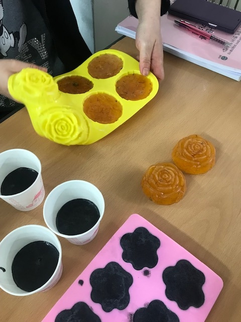 몯드에 비누액 붓기.jpg