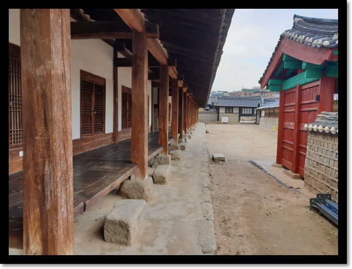 서울여행20191203_123503기숙사 동재의 툇마루.jpg