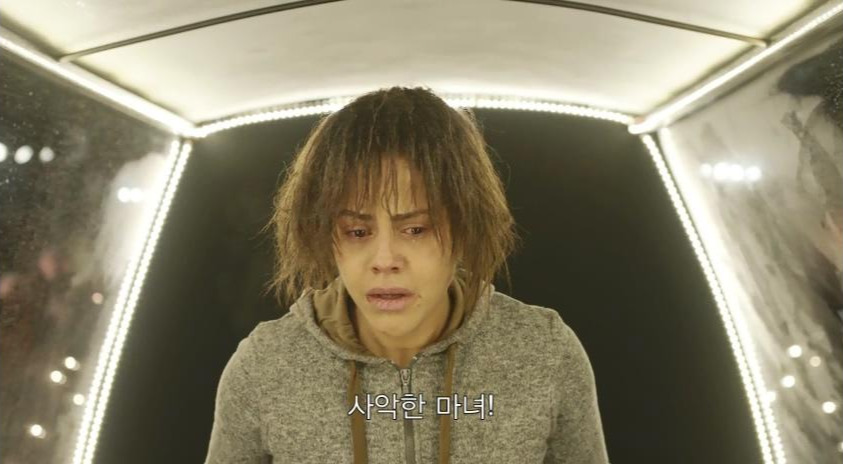 Season2.BLACK MIRROR.2. White Bear 화이트 베어.mp4_20190625_081416.710.jpg