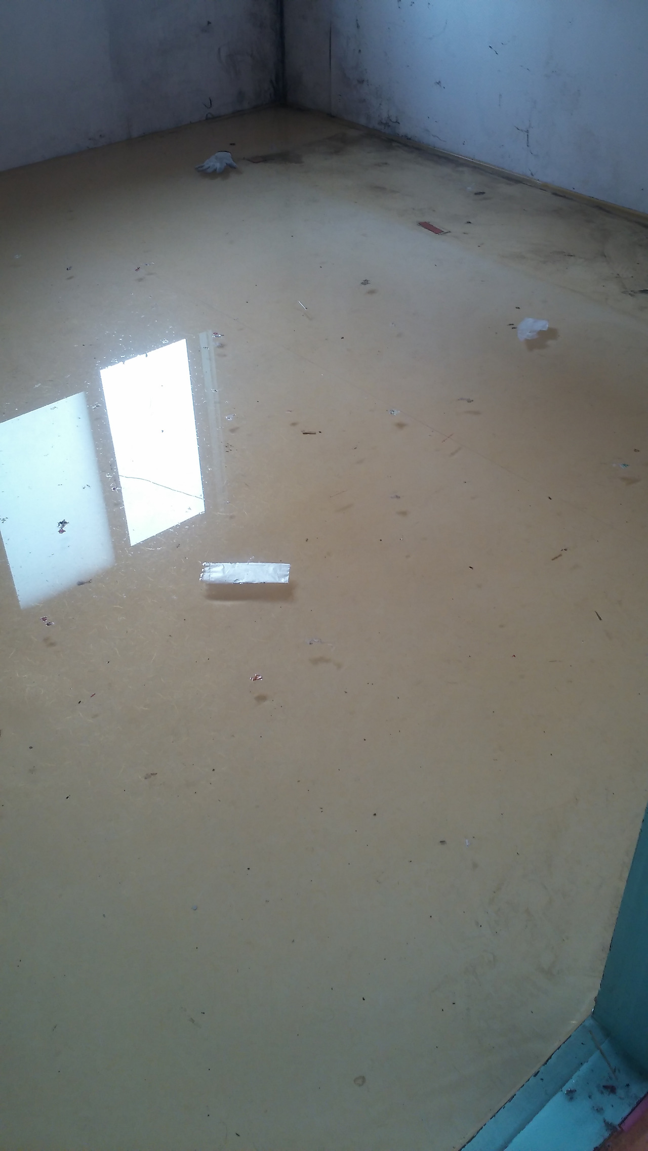 20141229_131729 철거용역이 빈집에 들어와 물을 터트린 흔적.jpg