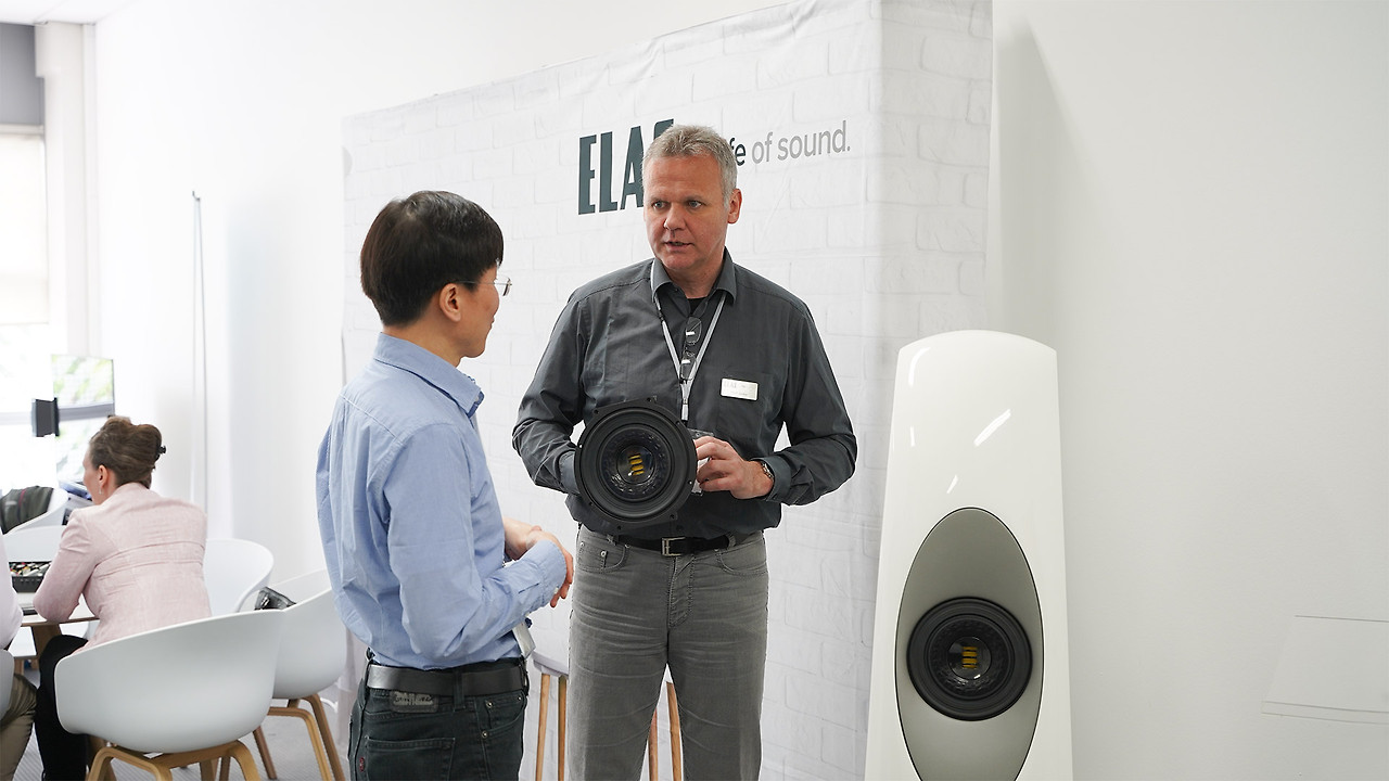 elac-int-4.jpg