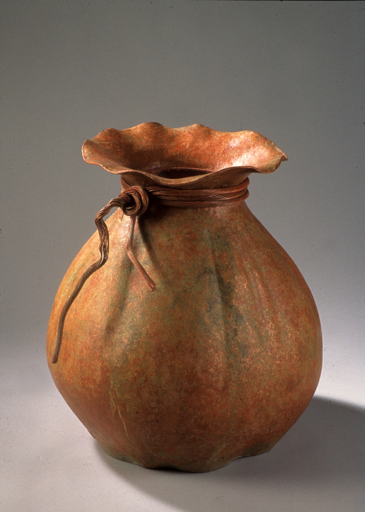 3)  2002- 갤러리 현대 전시 1.-LuckyPouch,2002.jpg