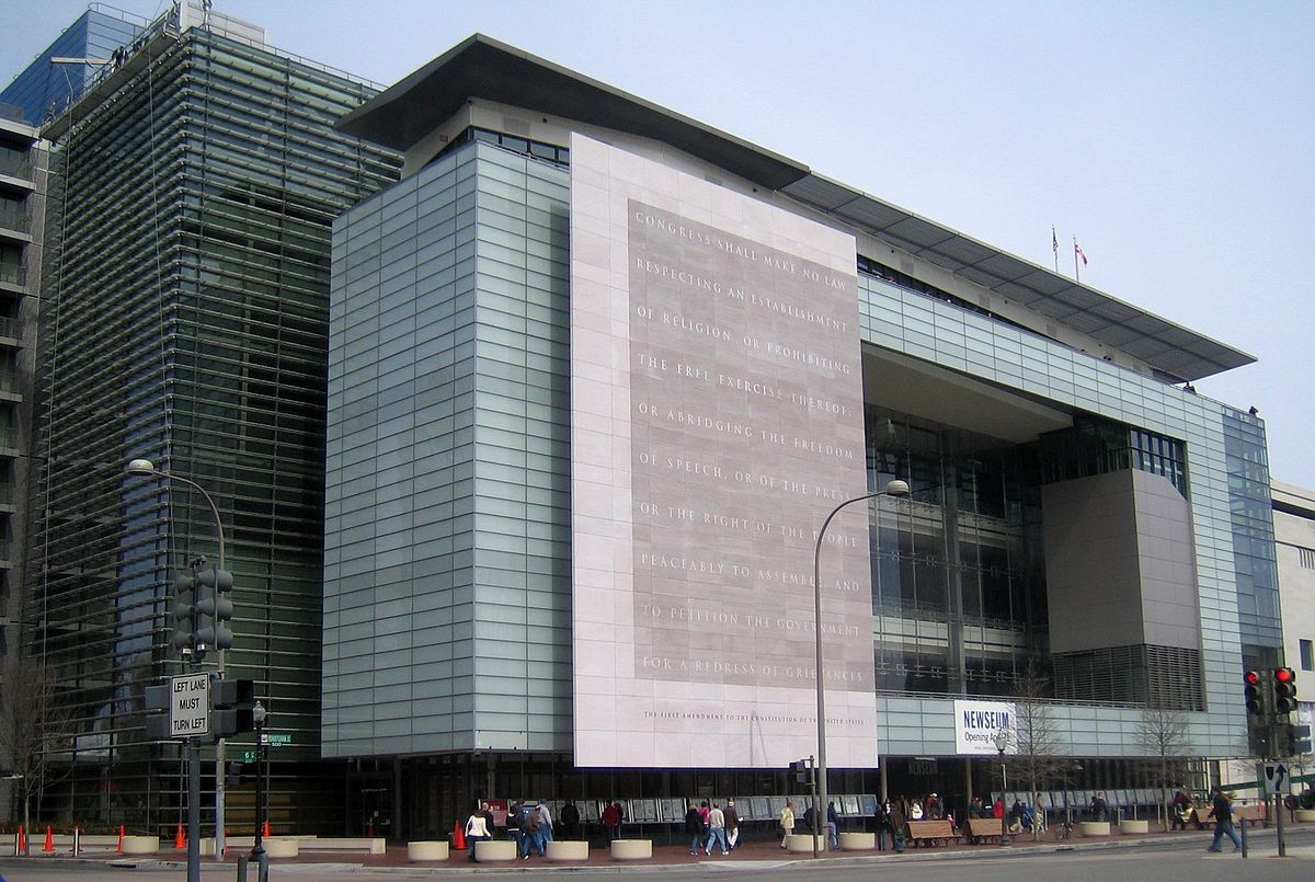 1200px-Newseum.jpg