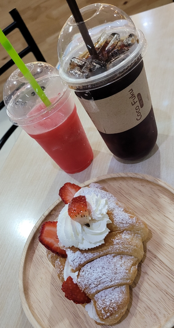 3 커피 수박 딸기크라상.jpg