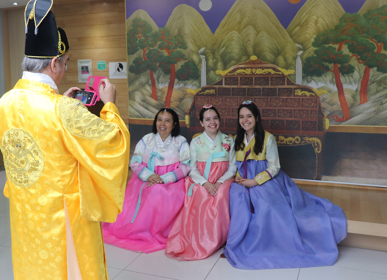Seoul Global Cultural Center_Hanbok (4).jpg