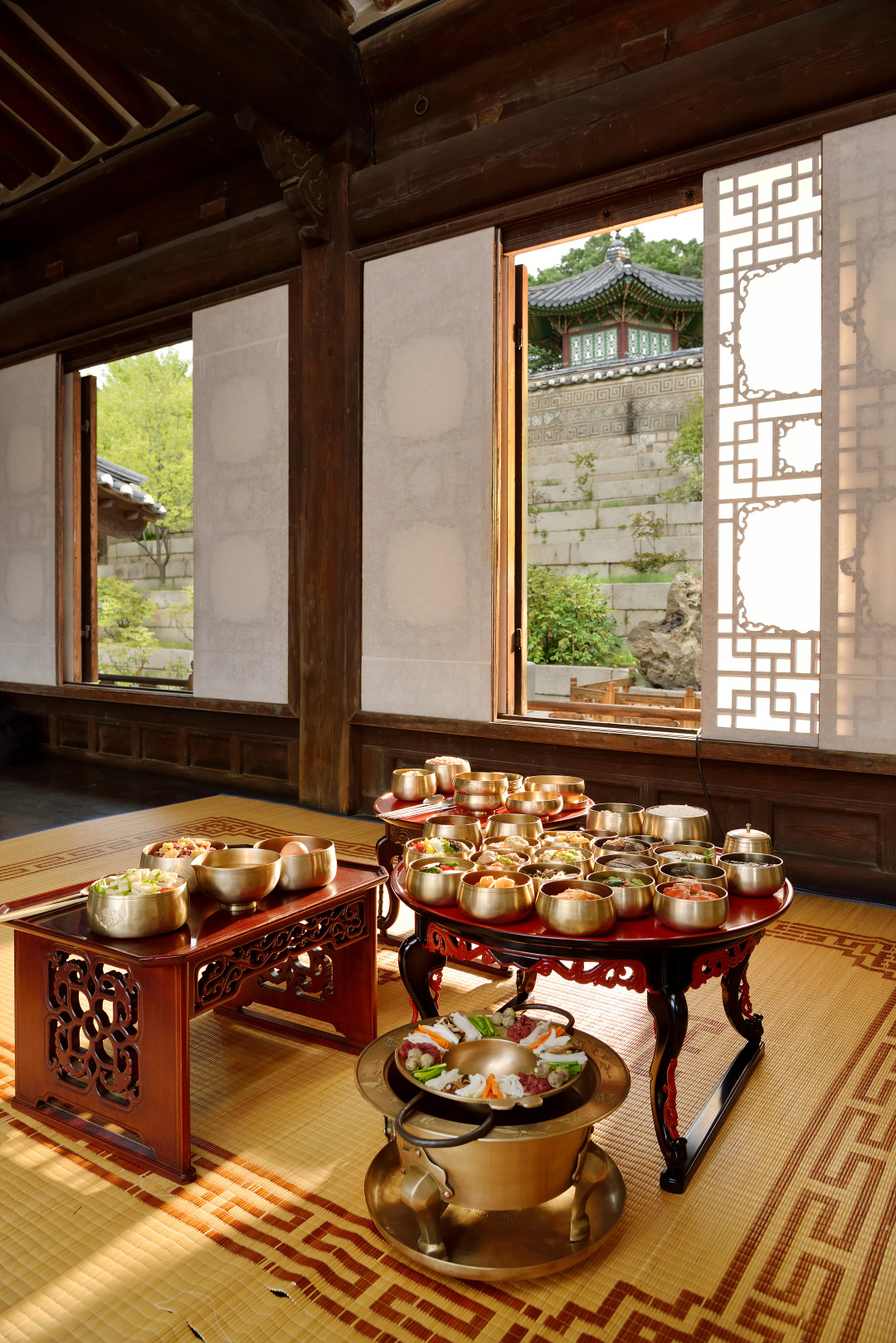 수정됨_고종 순종시기의 수라상01_낙선재 촬영.jpg