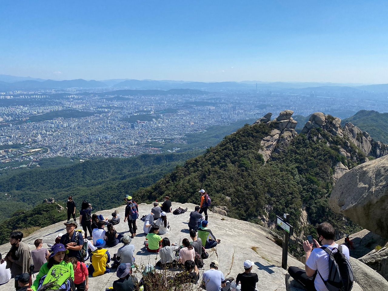 주말산_북적거리는 산정상(북한산 백운대).jpg