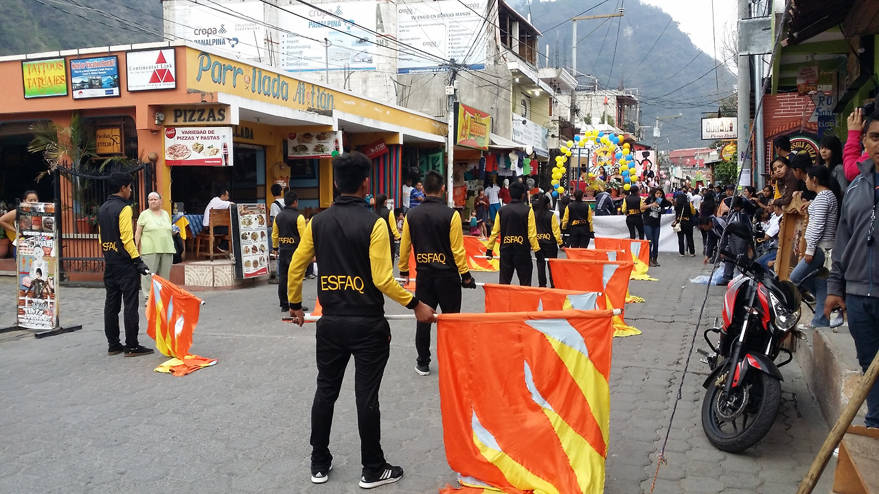 빠나하첼 퍼레이드.jpg