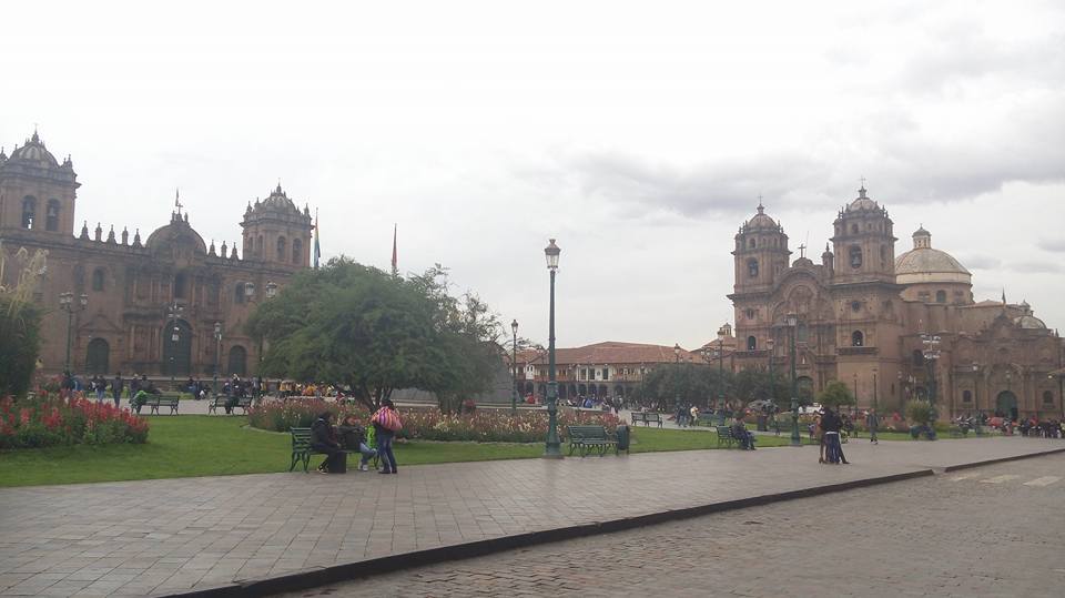 아르마스 광장과 대성당.jpg