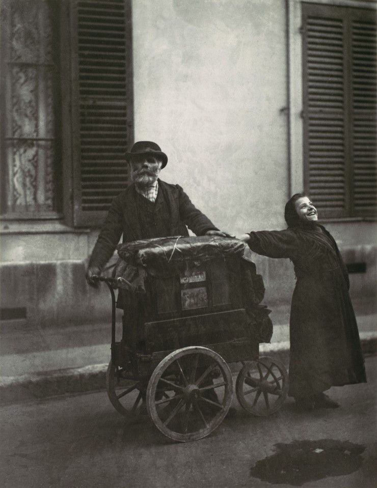 1920px-Eugène_Atget,_Street_Musicians,_1898–99.jpg
