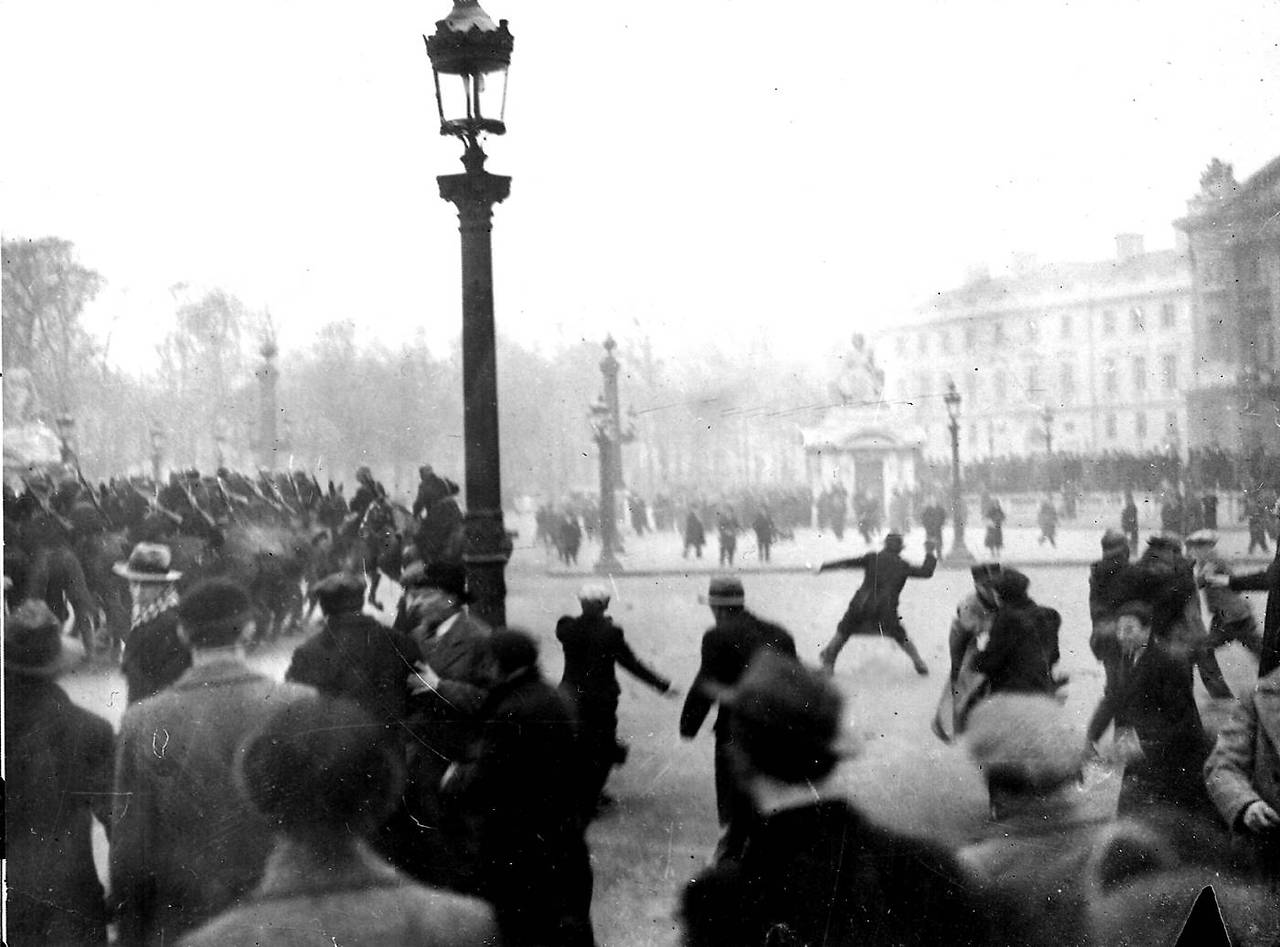 Émeute_février_1934_place_de_la_Concorde.jpg