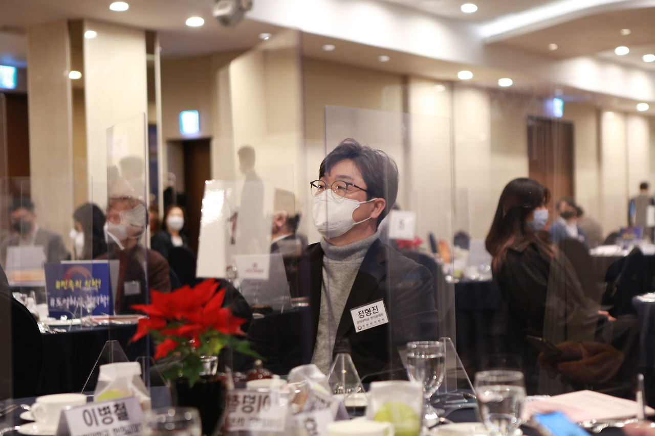 장형진교수님학회 사진.jpg