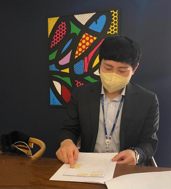 정재호 인터뷰중 사진.jpg