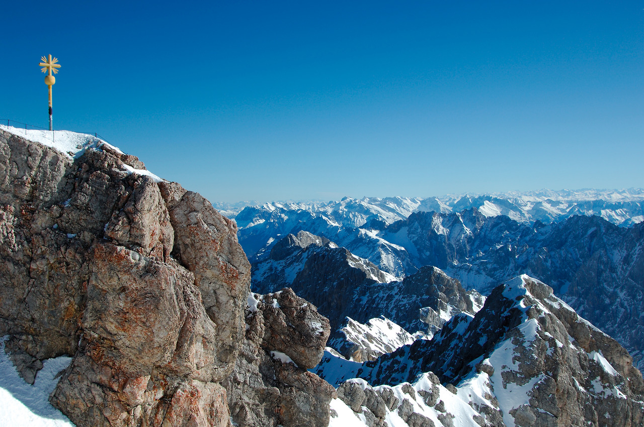 Zugspitze-summit-I.jpg