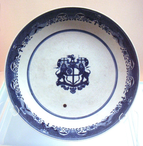 Blue_and_white_export_plate_Jingdezhen_Qing_Qianlong_1736_1795.jpg