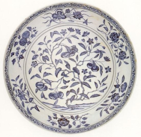1Chinese_dish,_Ming_dynasty,_Yung-lo_period_(1403-1424),_porcelain_with_underglaz.jpg
