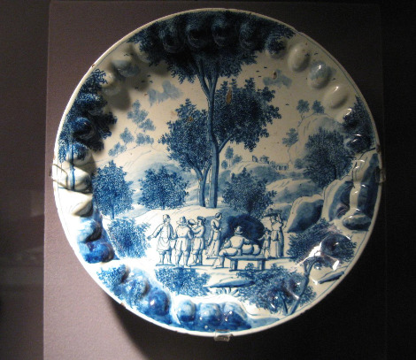 Delftware_dish_(de_Roos_2010).jpg