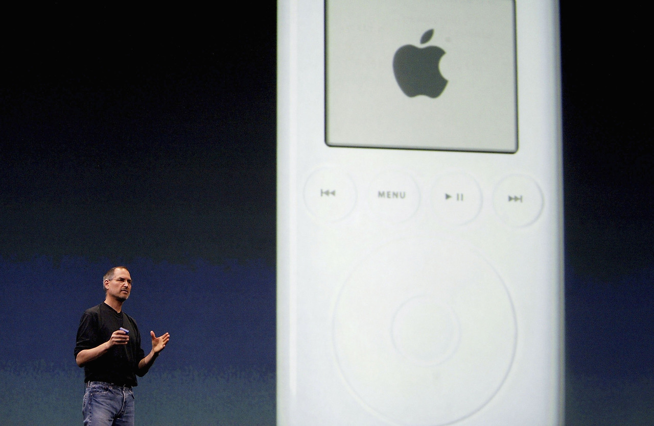 steve-jobs-ipod.jpg
