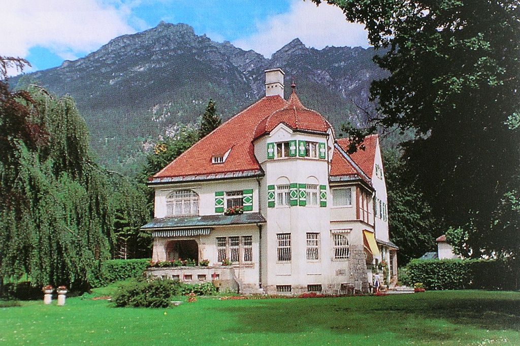 1024px-Strauss_Haus_Garmisch.jpg
