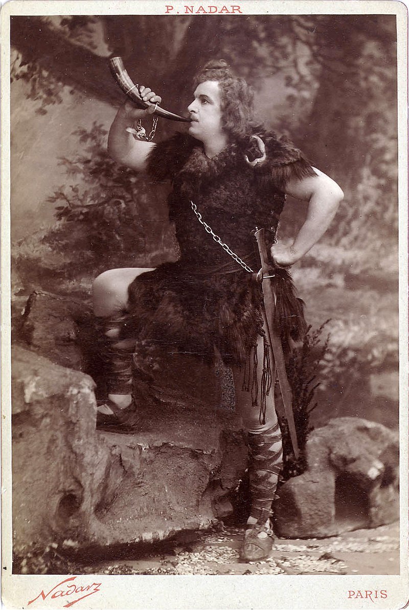 Jean_de_Reszke_as_Siegfried_-_Félix_Nadar_(MetOpera_Database).jpg