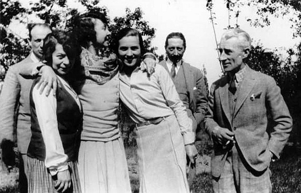 Maurice_Ravel,_Hélène_Jourdan-Morhange,_Madeleine_Grey.jpg