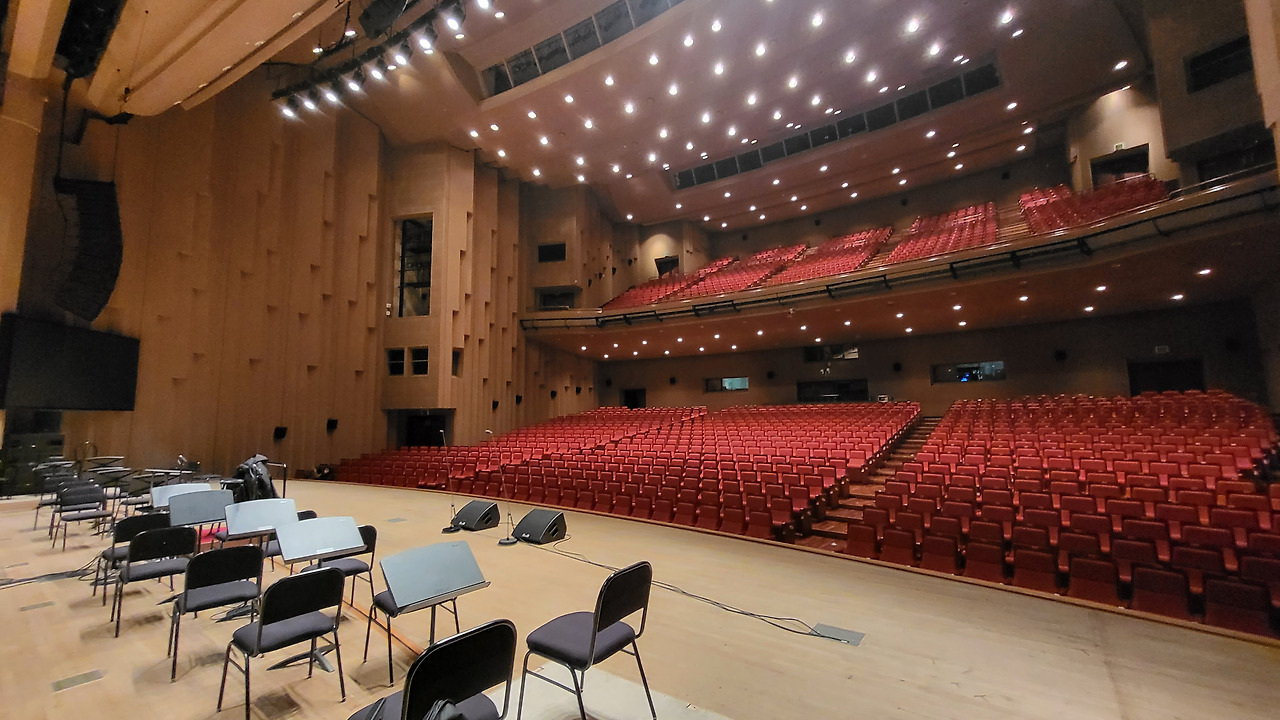 부산문화회관 대극장.jpg