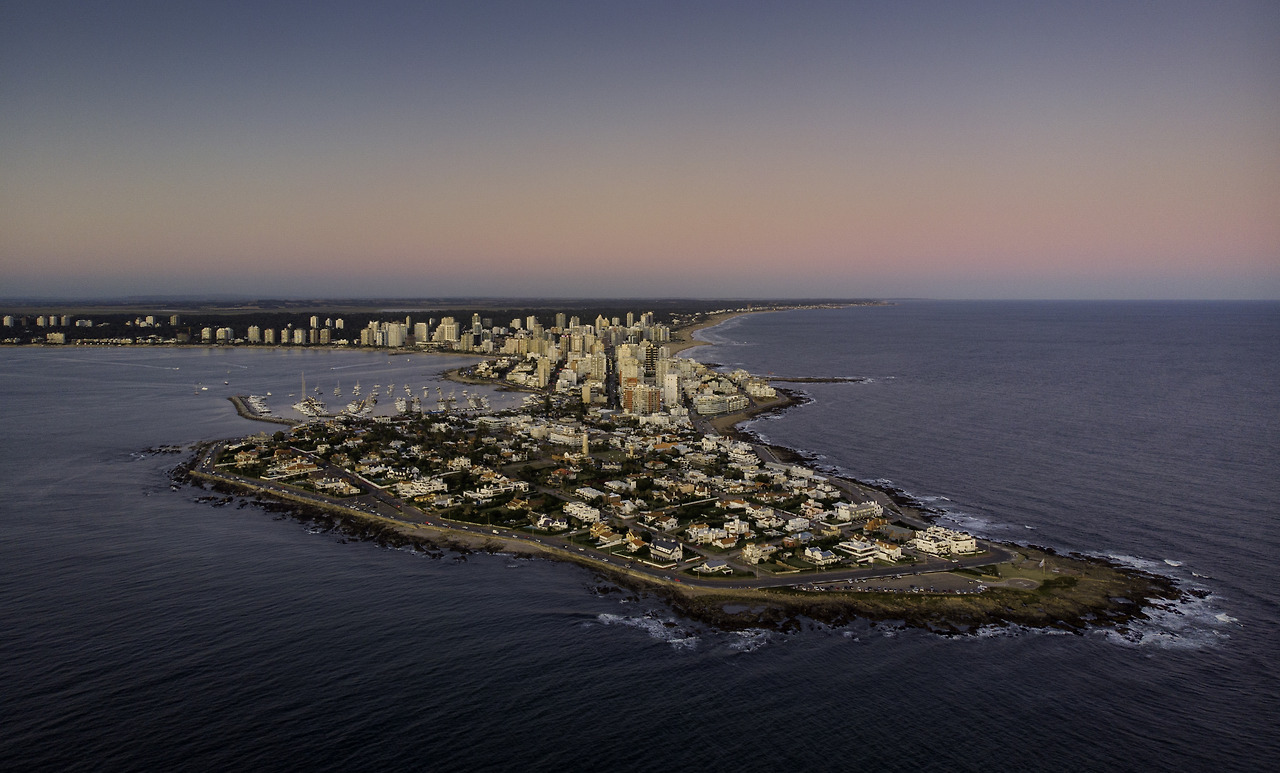 Punta_del_Este_in_amazing_colors.jpg