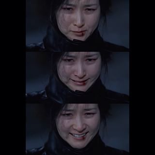 친절한 금자씨5-복수 후에 눈은 울고 있으나 입은 웃고 있는 오묘한 표정의 이금자.jpg