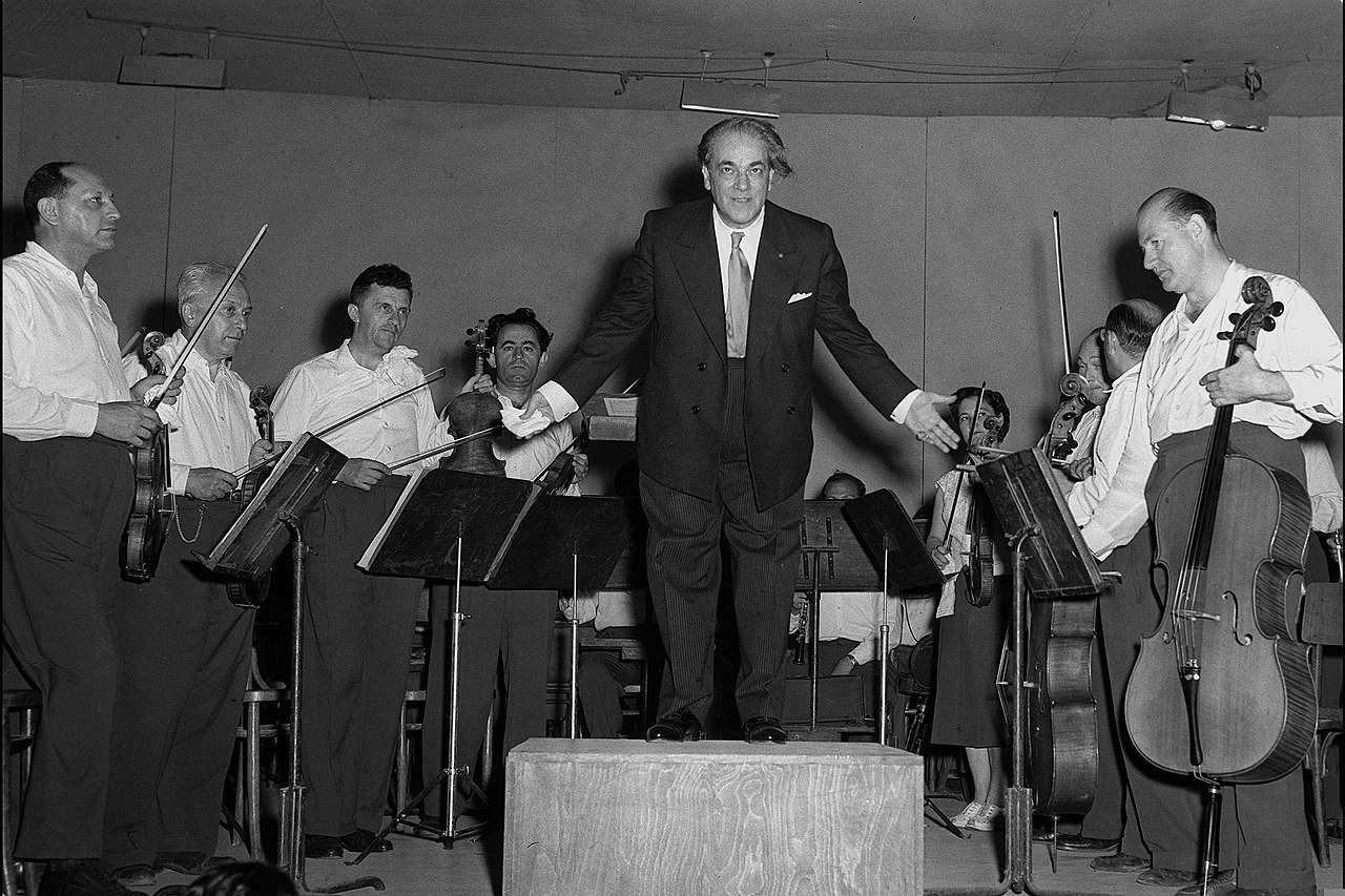 Heitor_Villa-lobos_TA.jpg