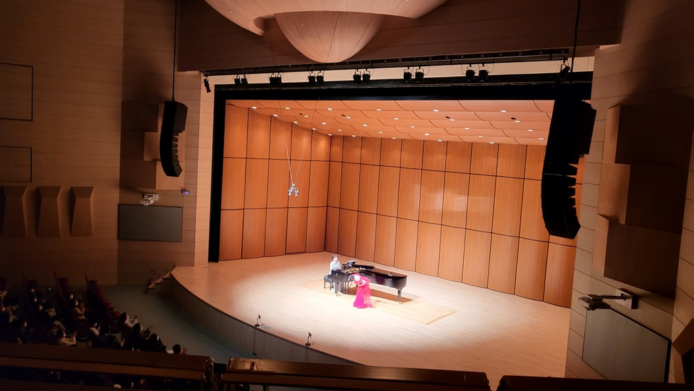 부산문화회관 중극장.jpg