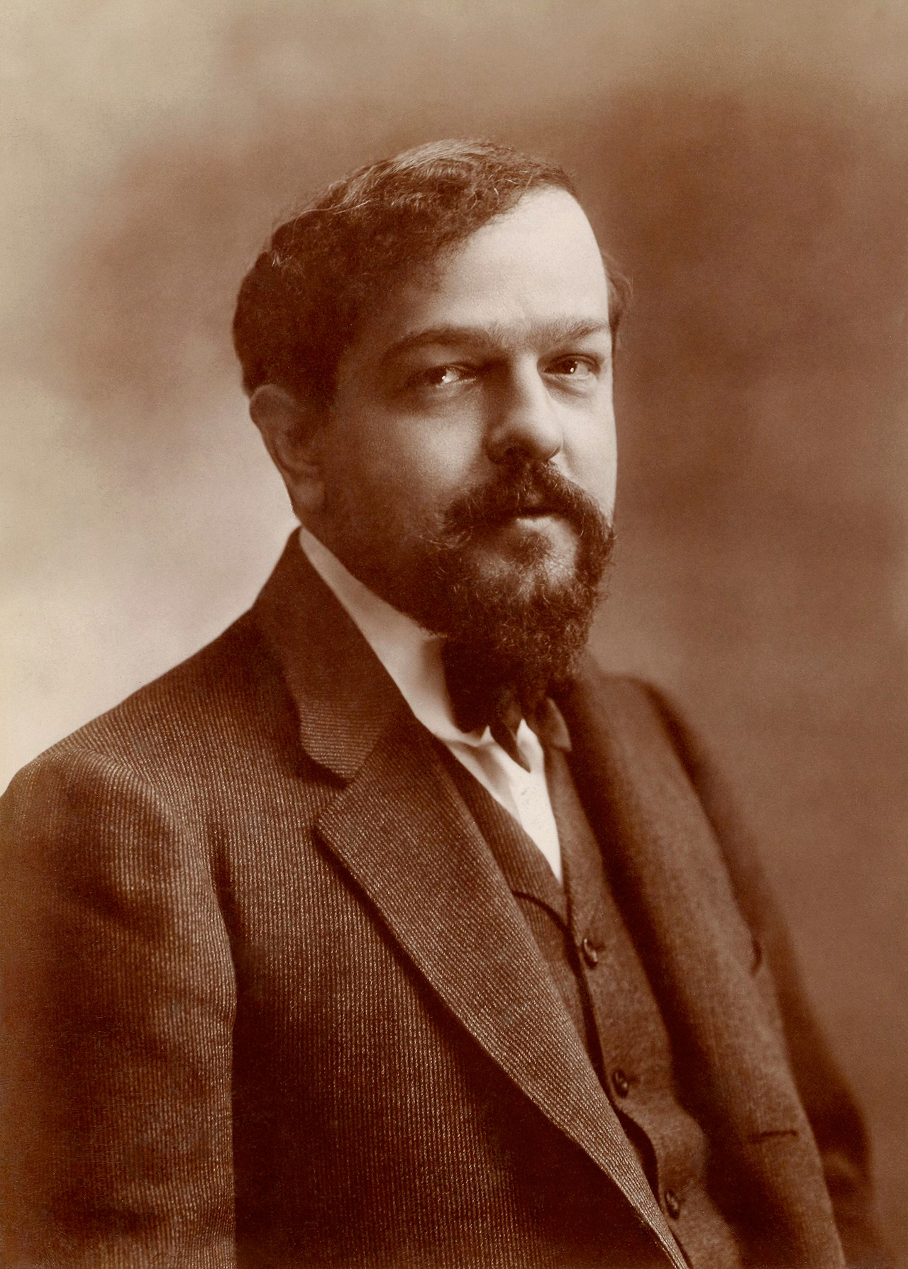 Claude_Debussy_by_Atelier_Nadar.jpg